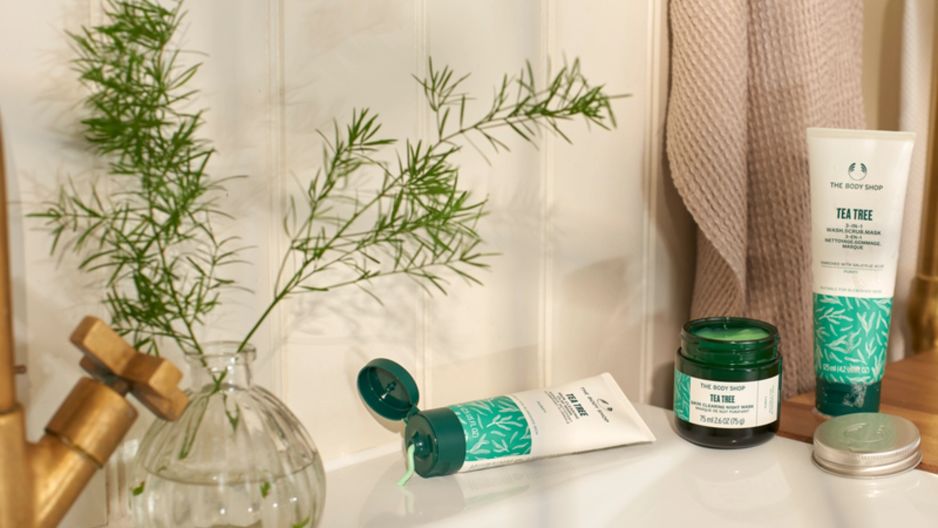 ჩაის ხის ზეთი დაგეხმარებათ შავი წერტილების შემცირებაში